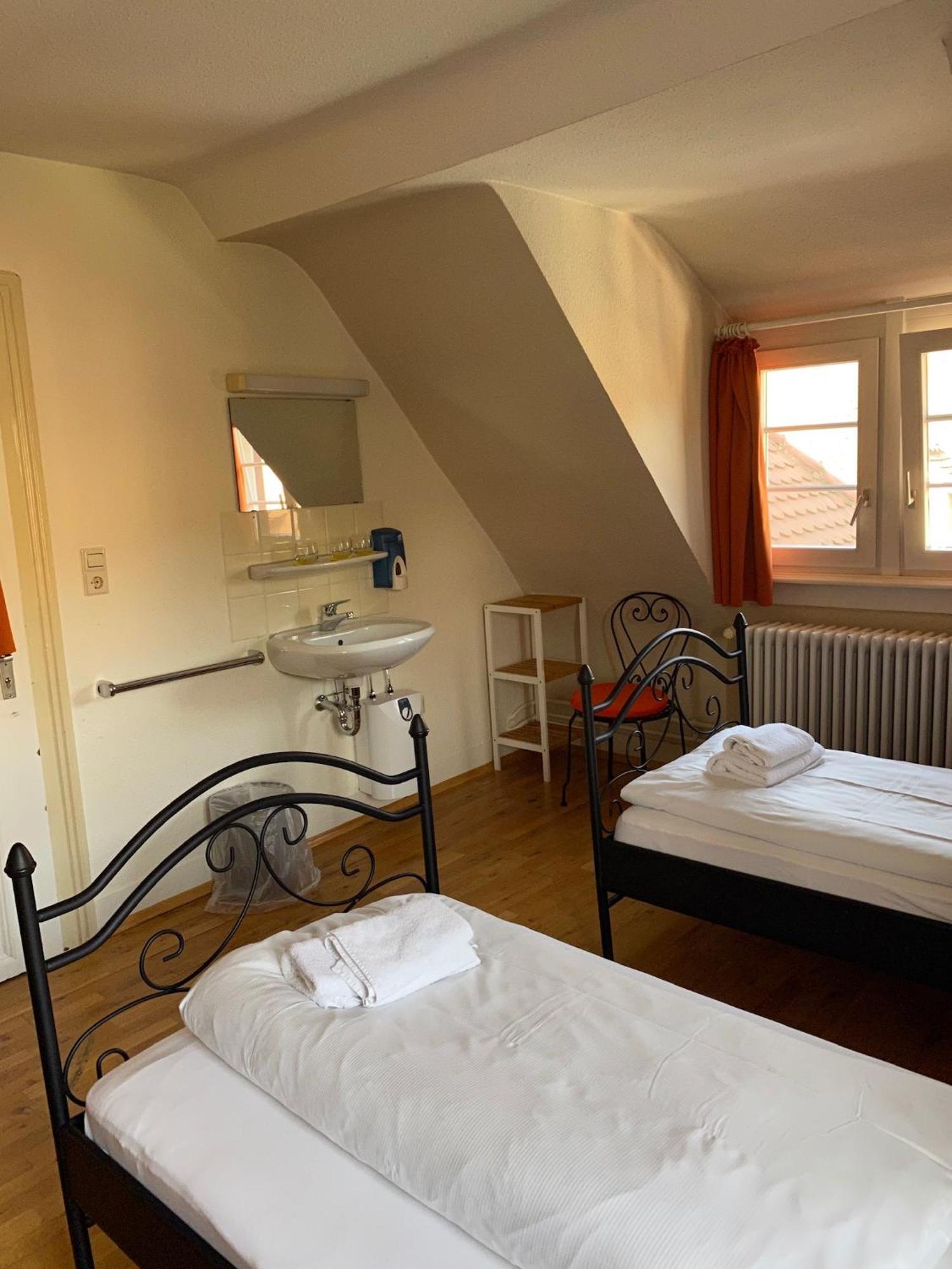 Hotel Gasthaus Schuetzen Freiburg im Breisgau Room photo